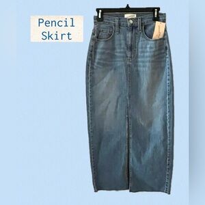 Sz 2 💙 Denim Pencil Dress w. Slit